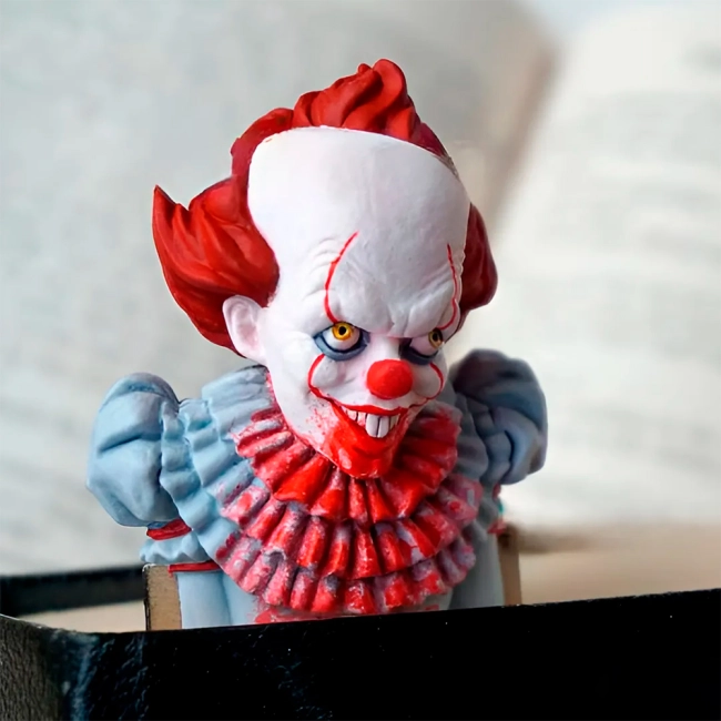 закладка с It в книгу