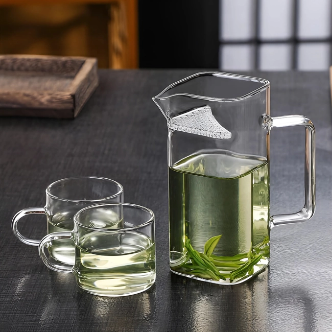 глечик з ситом