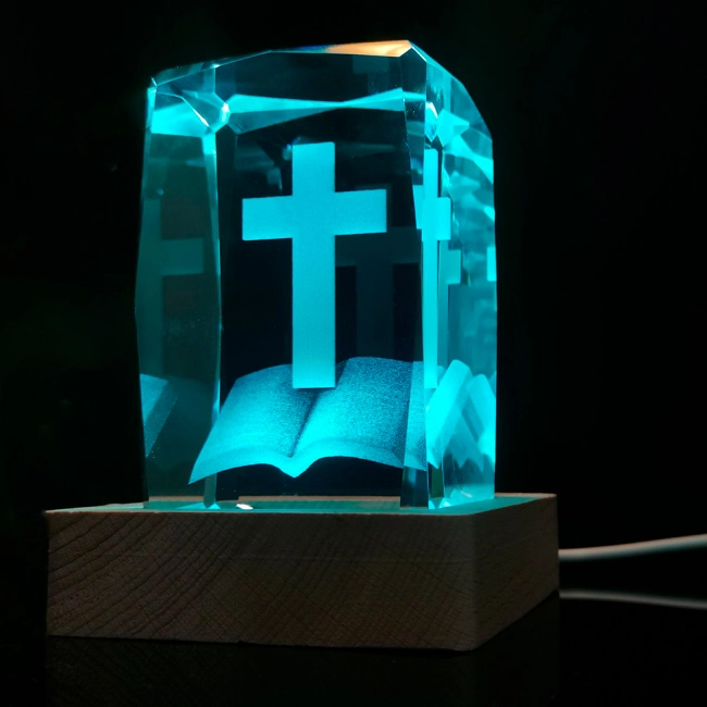 светильник с Библией