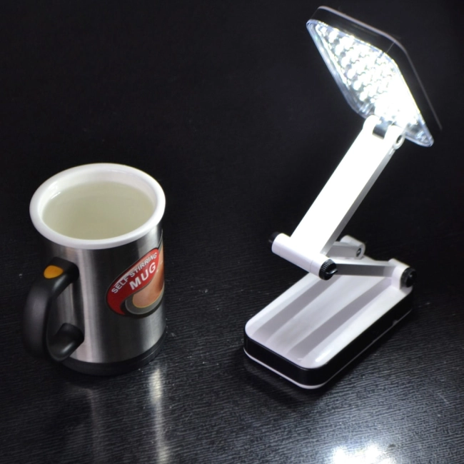 настільна лампа на сонячній батареї