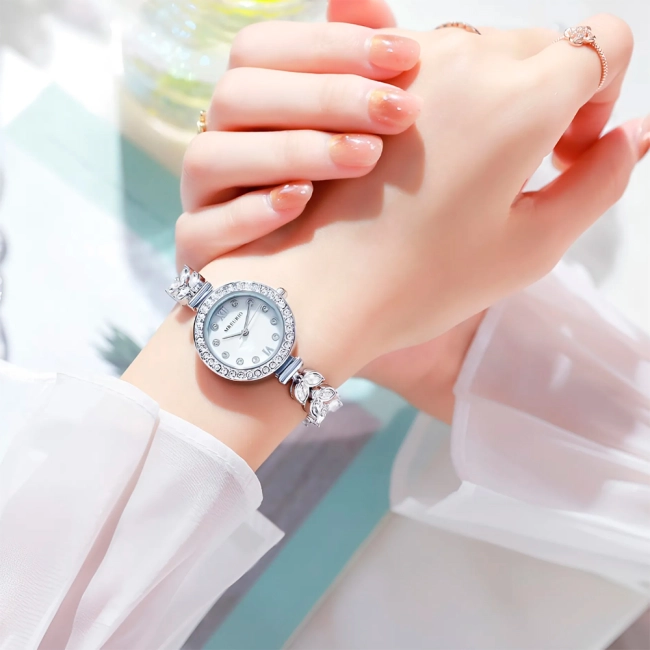 годинник із кварцовим механізмом для руки