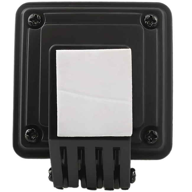 компас на наклейке