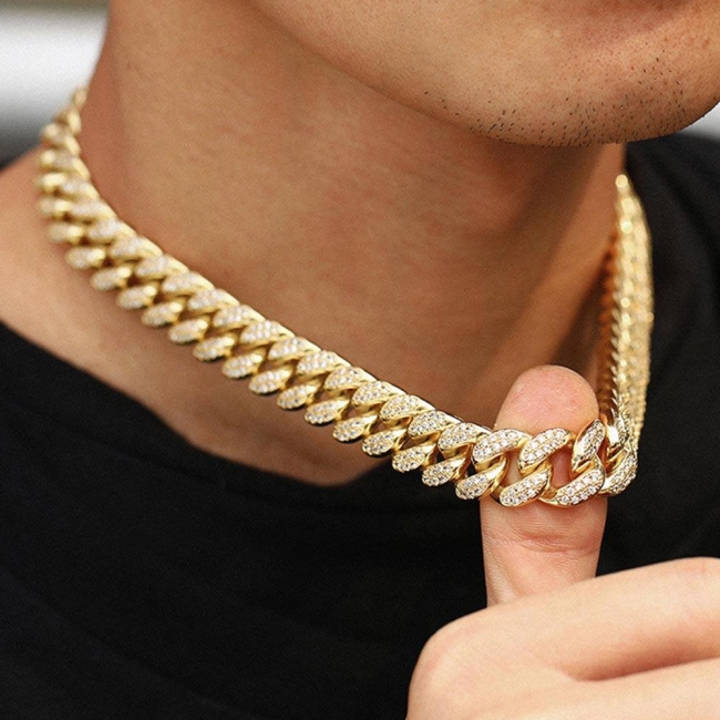 Чоловічий ланцюг на шию