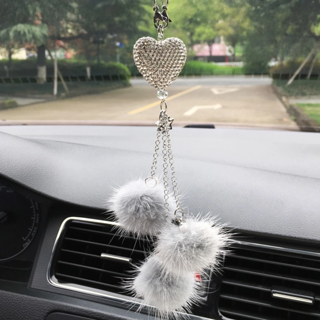 Брелок со стразами в авто