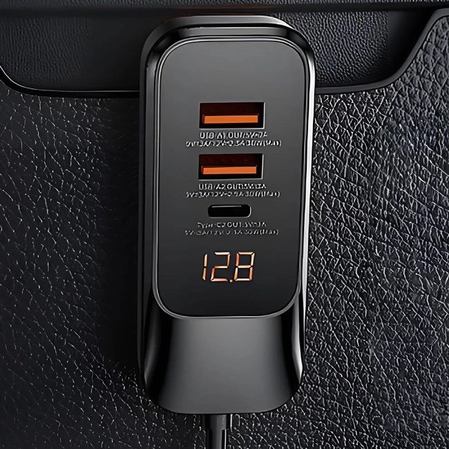 зарядка в прикурювач для пасажирів