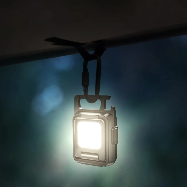 Маленький карманный фонарик