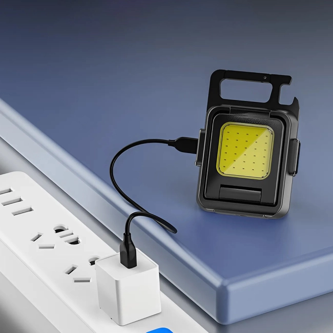 Фонарик с открывашкой для бутылок