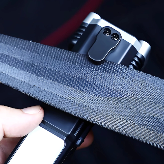 фонарик с автомобильным молотком