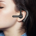Бездротова Bluetooth гарнітура у вухо