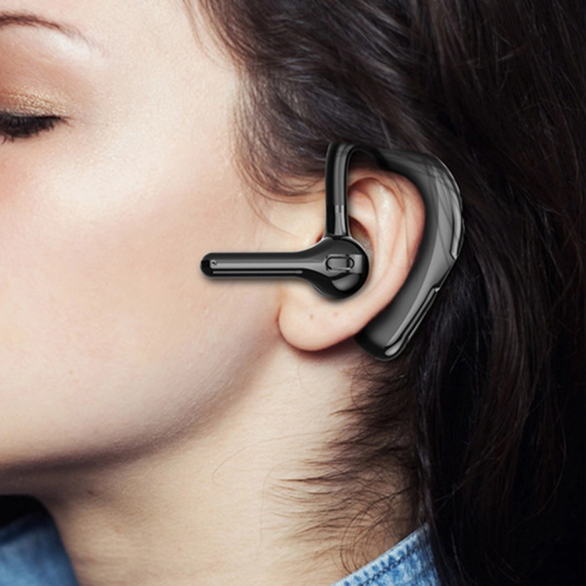 Беспроводная Bluetooth гарнитура в ухо