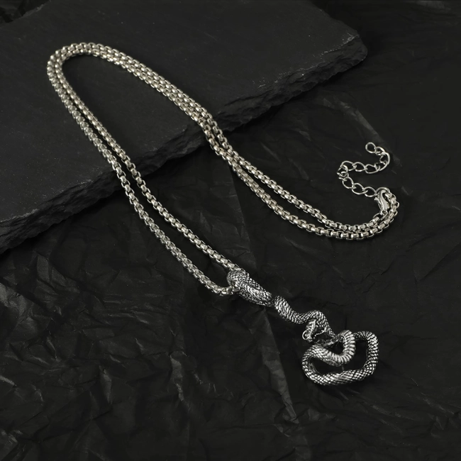 Подвеска в виде змеи