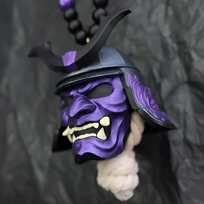 підвіска в авто з шоломом кабуто