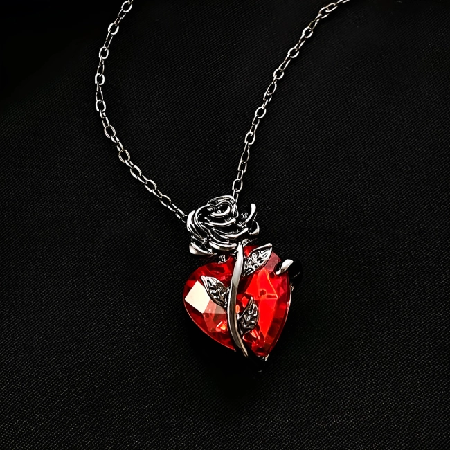 кулон у формі серця