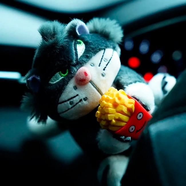 игрушка кот в салон машины