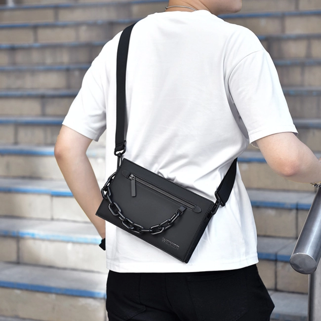 Сумка з ремінцем і ланцюжком