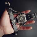 готичний наручний годинник