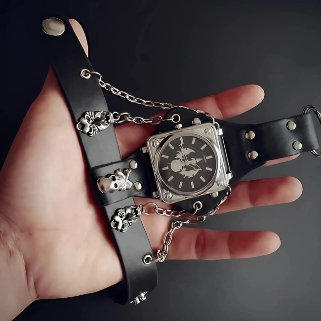 готические наручные часы