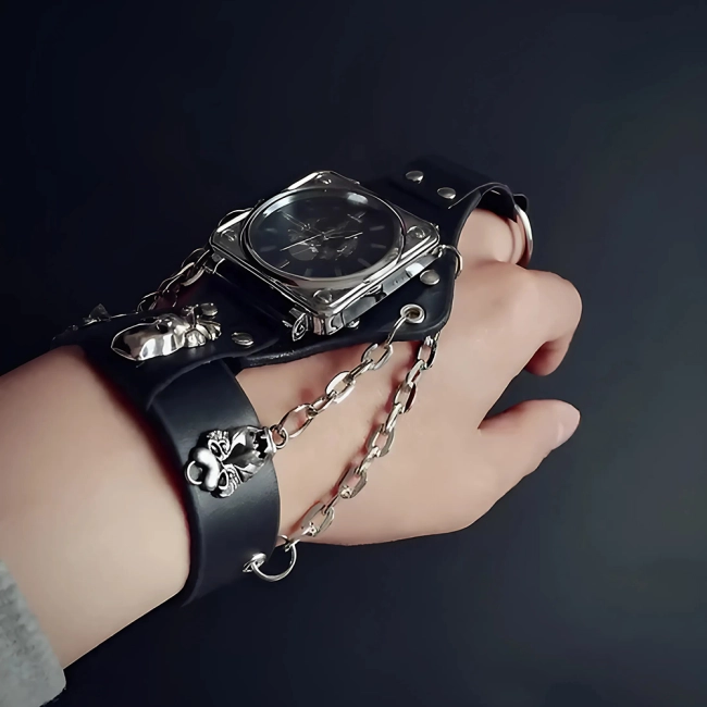 мужские часы с заклепками