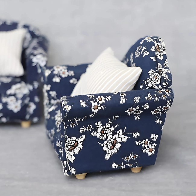 мініатюрне лялькове крісло