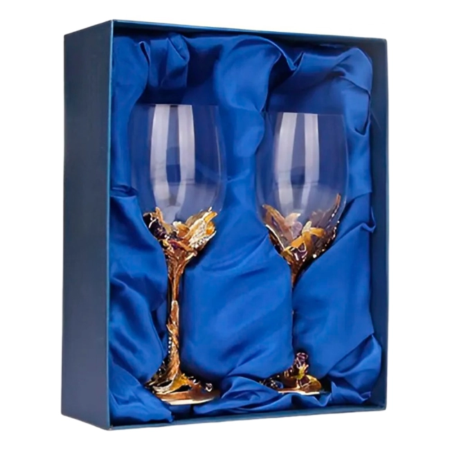 пара бокалов для вина