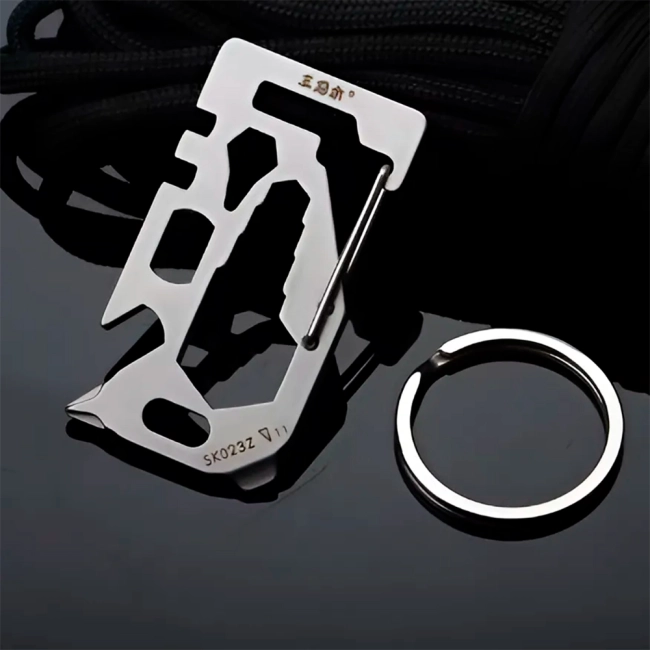 брелок з мультитулом