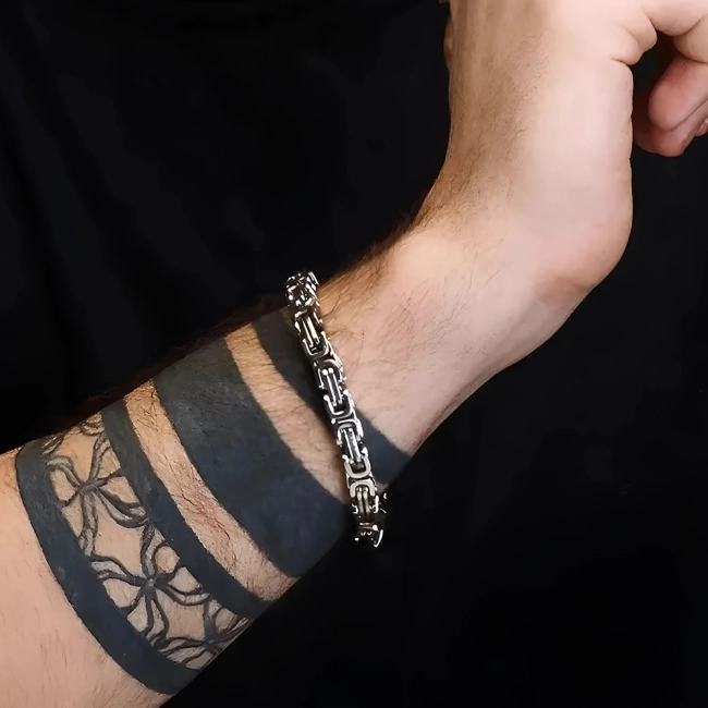 браслет для мужчины на запястье