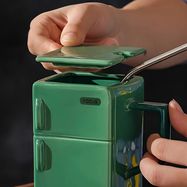 кружка в форме холодильника