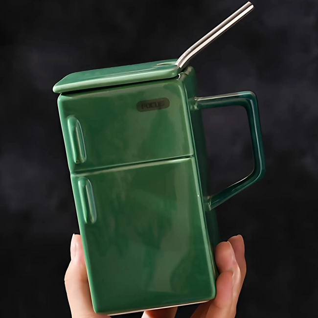 чашка с крышкой и трубочкой