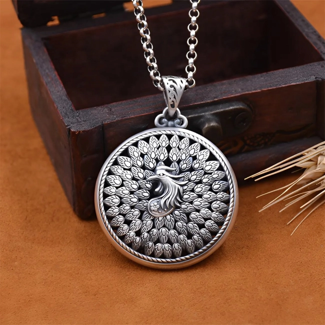 Підвіска з павичем