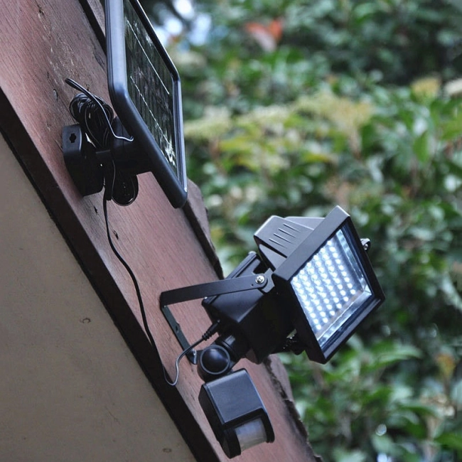 Прожектор із датчиком руху на сонячних батареях