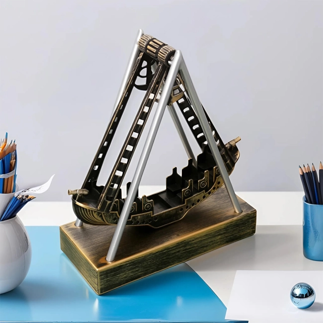 Настільна прикраса корабель