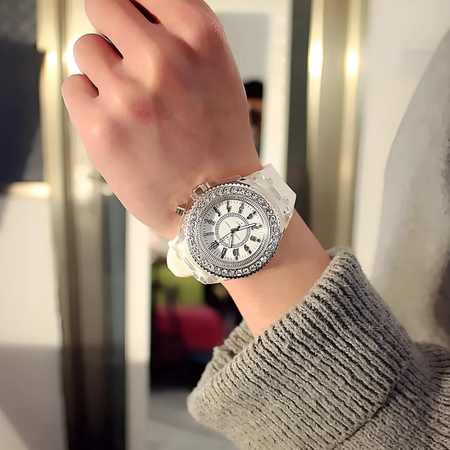 кварцевые часы с подсветкой