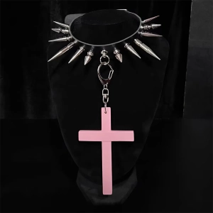 Женский чокер с шипами