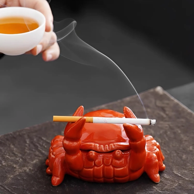 Попільничка з кришкою на стіл