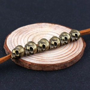 Украшение на волосы с черепами