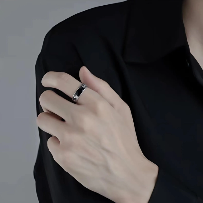 чоловіча каблучка з візерунком