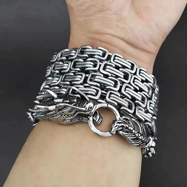 довгий браслет на руку