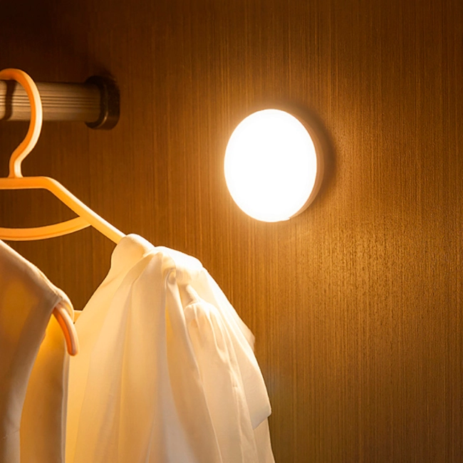 светильник с проводом и кнопкой