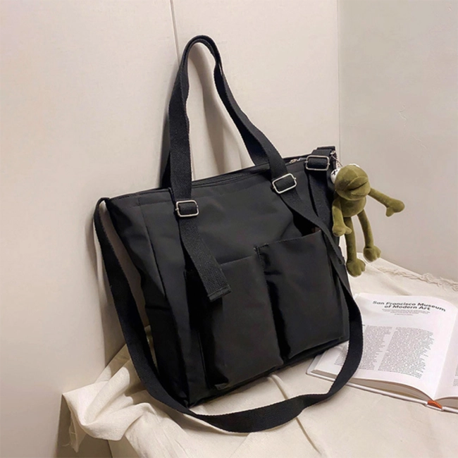 Женская сумка с брелком