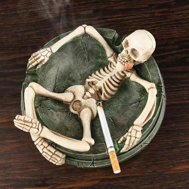 пепельница из скелетом