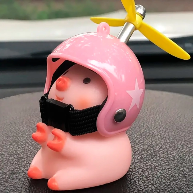 свинка в шоломі