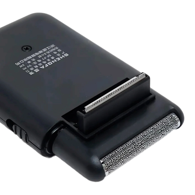 чоловіча електробритва з акумулятором