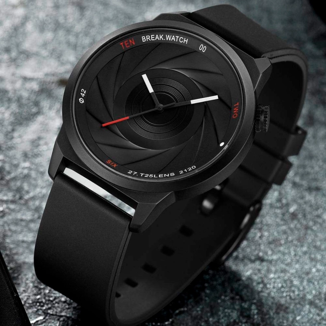 часы с объективом