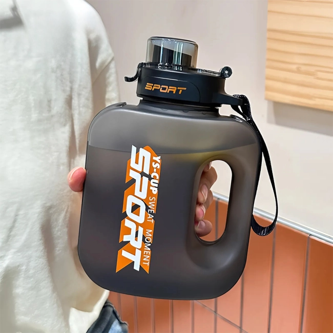 Бутылка для воды с ручкой