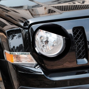 Автомобільні накладки на передні фари накладки на передні фари