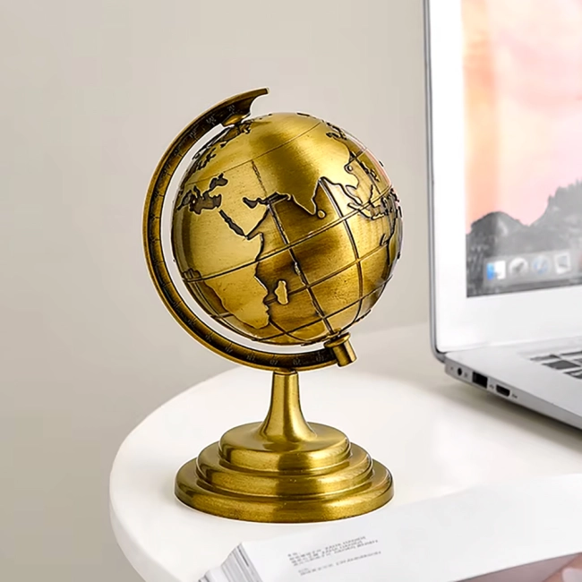 фигурка с глобусом