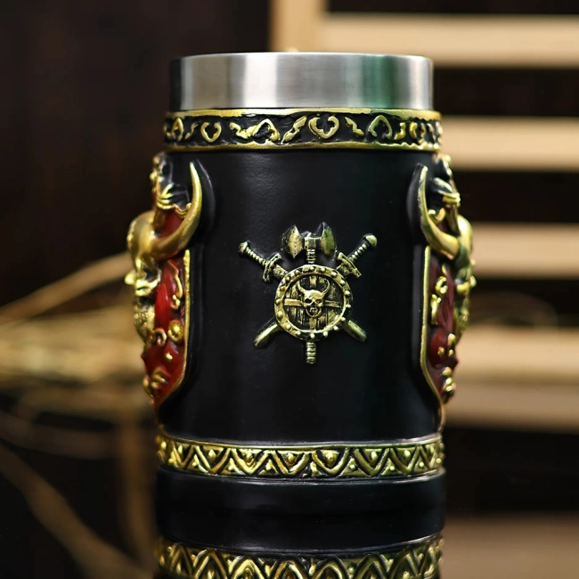 пивний кухоль із сокирою