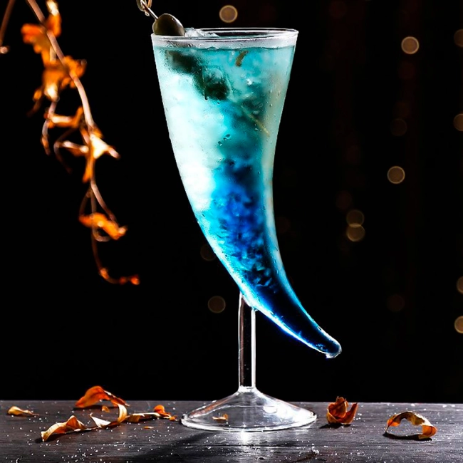 бокал с ножкой рог