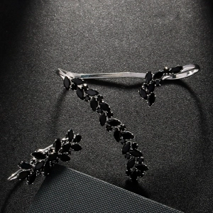 женское украшение на руку