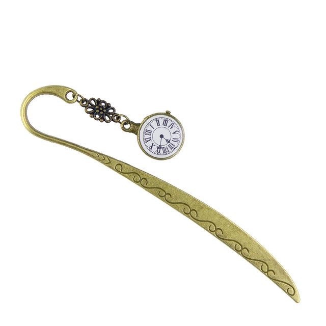 закладка с подвеской в книгу